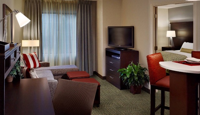 Free Breakfast + Outdoor Pool | Near Florence Center + McLeod Regional Medical Center