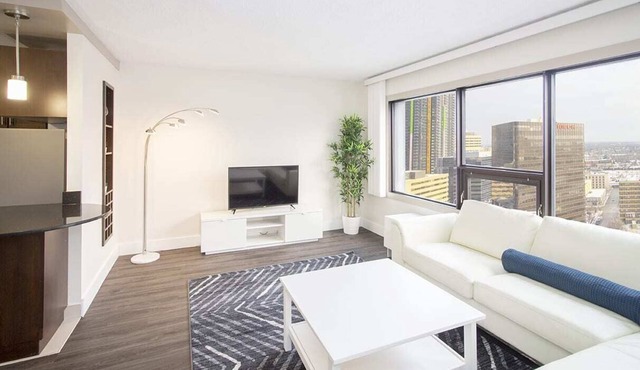 Free Parking and Wi-Fi! One Bedroom Suite Downtown