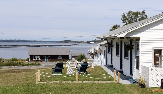 Friars Bay Inn & Cottages
