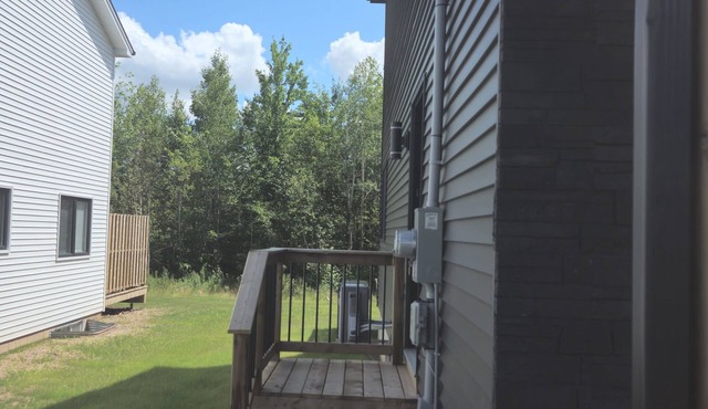 Fully furnished 1-bed basement apt in Moncton, fits 3 adults. Modern & cozyr r