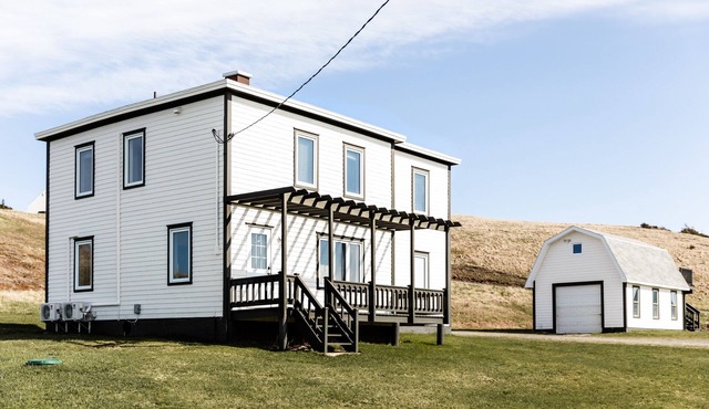 Fully renovated house with ocean and sunset views!