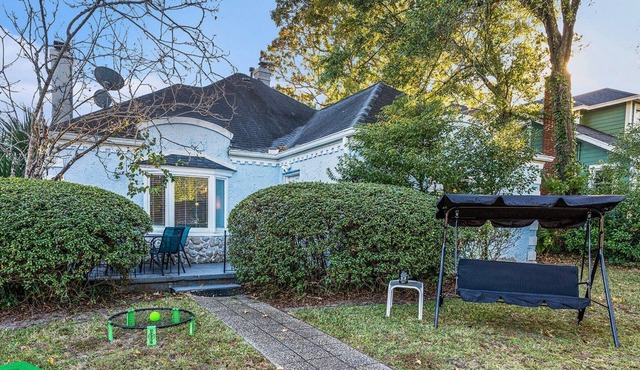 Game Room Hot Tub King Bed WiFi W/D Full Kitchen Pet-Friendly!