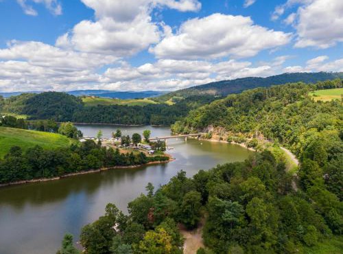 Garretts Getaway at Watauga Lake