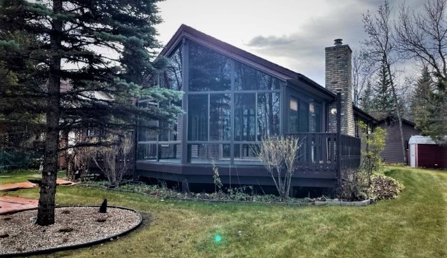Gimli Lakefront Cottage