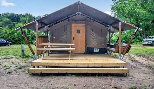 Glamping Safari Tent with River Views and Cozy Stay in Blacksburg, Virginia