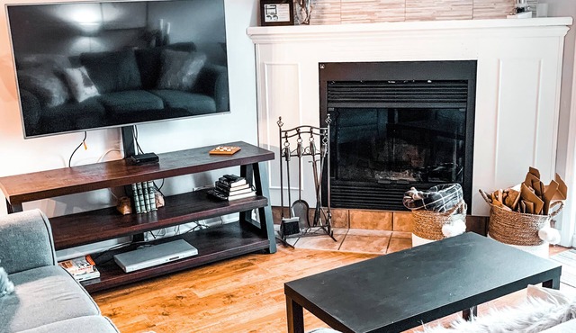 Golf Course Townhome with Deck, BBQ & Views – 4BR Mont Tremblant