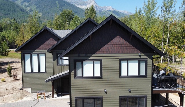 Gorgeous 2 Bedroom with Private Hot Tub. A/C