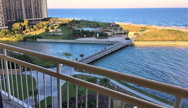 Gorgeous 3BR/2BA 7th floor Oceanfront condo! Amazing view & Beach locker!
