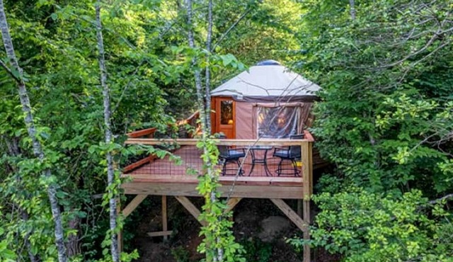 Gorgeous Cozy Yurt for a Unique Romantic Glamping Experience near Cullowhee, North Carolina