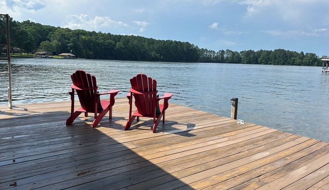 Gorgeous Lakefront House with Natural Sandy Beach - 6 Bedroom 3 Bath
