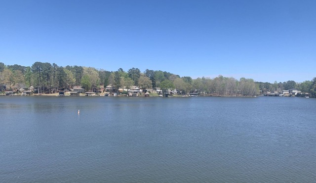 Gorgeous newly remodeled lakehouse on beautiful, tranquil, and fun Lake Tillery.