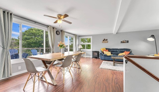 Grill & Chill: 4BR Bayside Sunroom Oasis
