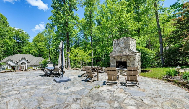 Group-Friendly Mtn Estate 2 Mi to Dtwn Waynesville