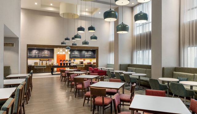 Hampton Inn & Suites by Hilton Montreal-Dorval