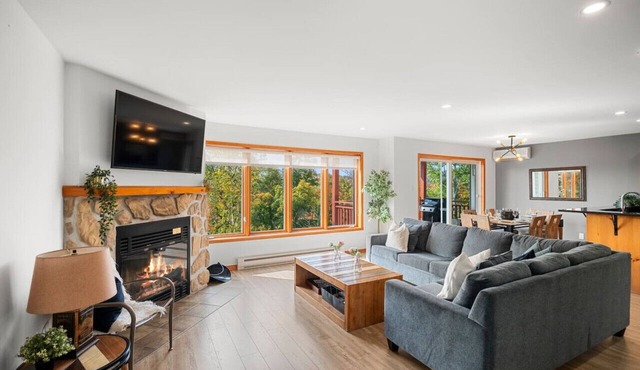 Hauts-Bois Ski In/Out 2brs w/Pool Access (197-4)