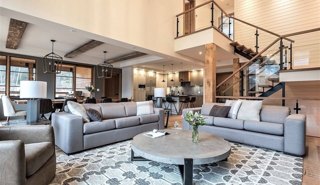 Havre Tremblant | Ski-in/out | 5060 sq.ft Luxury Townhouse | Hot TubGarage & Pet friendly & Shuttle
