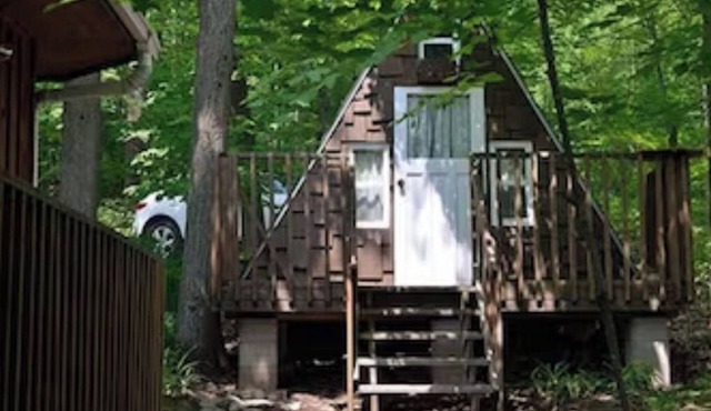 HEAVEN IN MUSKOKA, BEAUTIFUL COTTAGE,.SUPER VIEWS, XXL DECK, & FLOATING DOCK.