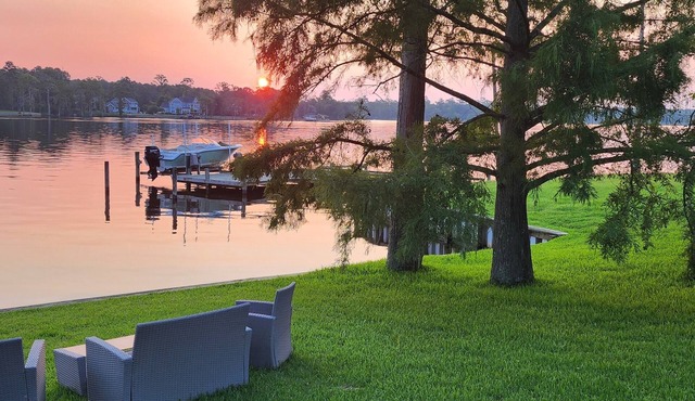 Heaven on the River, A Tranquil Home, Boaters Paradise, Fishing, Swimming