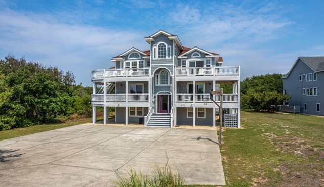 Heaven Sent: Oceanside, private pool, hot tub, rec room and EASY beach access!