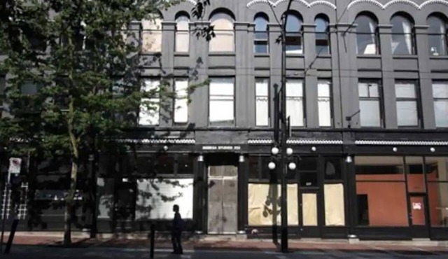 Heritage loft in the heart of Gastown in Downtown Vancouver 24-159962