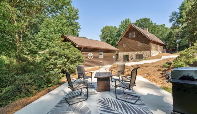 Hickory Hideaway: Pet-Friendly Haven w/Fire Pit!