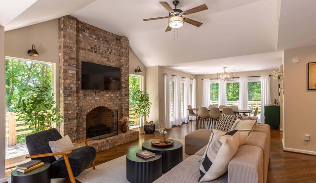 Hidden Falls | Private, Near Blowing Rock , Hot tub