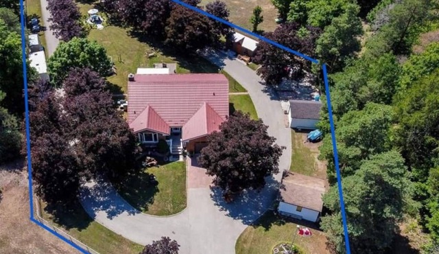 Hidden Gem of Sauble Beach Minutes From the Beach!