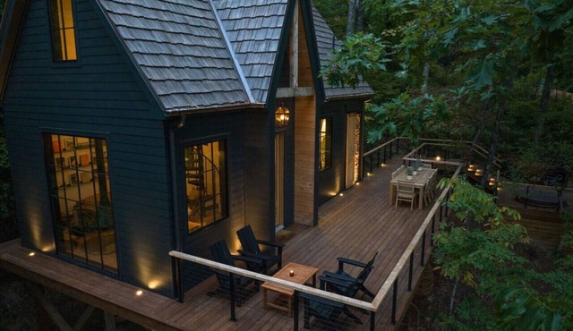 Hide Inn Seek Hillside Treehouse - 1.5mi to Main St