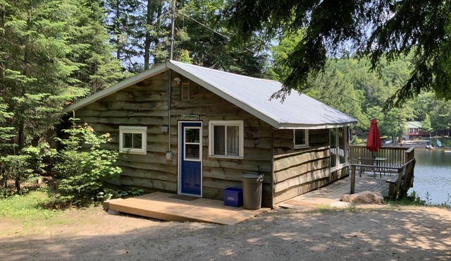 HIDEAWAY - COZY 2 BEDROOM WATERFRONT COTTAGE SPRING, SUMMER 2025 AVAILABILITY!