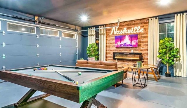 High End Luxury! 13 Beds! Rooftop Deck! Game Room!