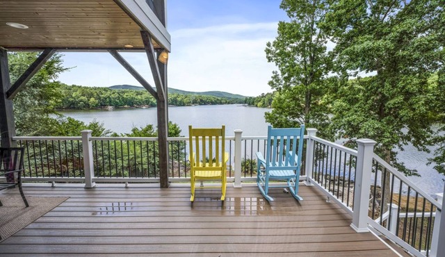 High Rock Lake Updated Waterfront House, Private pier