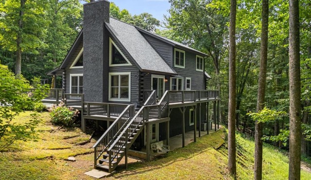 Highlands Cabin Retreat w Deck and Fire Pit