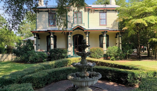 Historic 5BR 1858 Estate N/Barton and Warbirds!
