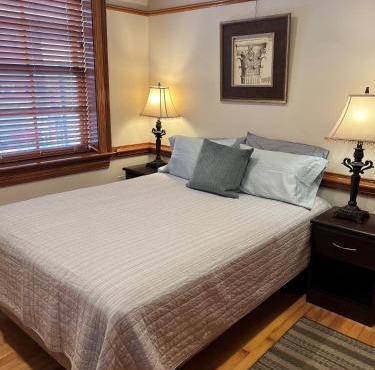 Historic Downtown Condo-1 Bedroom