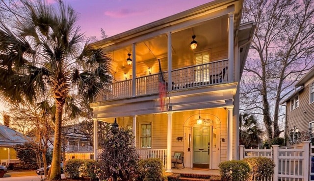 Historic Southern Beauty 4bed Charming Cola Home!