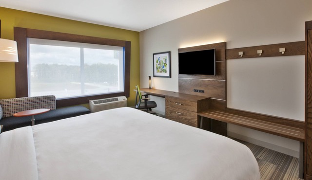 Holiday Inn Express & Suites South Hill by IHG