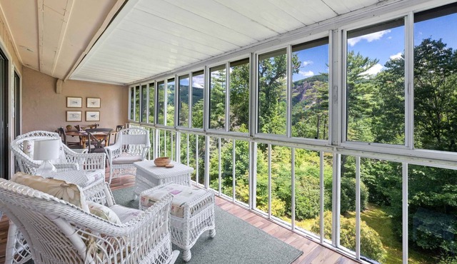 Holly Ridge Get-A-Way of Sapphire Valley