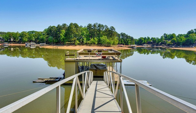 Home on Lake Hartwell! Dock, Decks & Endless Fun