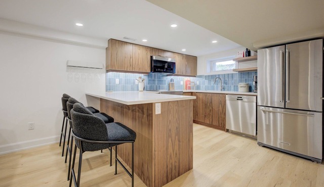 Homey Hespeler Hideaway - Casita Benani Luxury Basement Suite