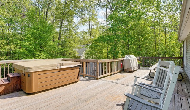 Hot Tub, Boat Slip & Arcade Games! Lake Anna Home