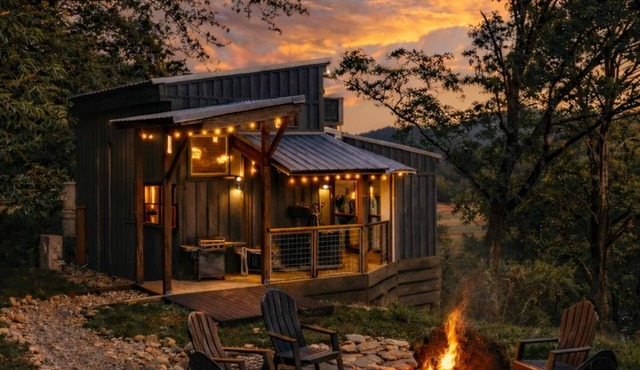 Hot tub | Fire pit | River access| Kayaks | Fast WiFi
