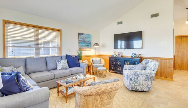Hot Tub & Ocean Views: Kitty Hawk Haven!