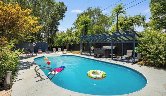 HotTub, FirePit, Pets, Pool Table, Outdoor Dining