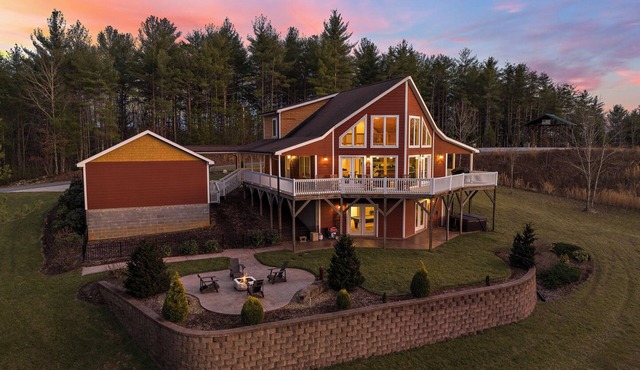 House Galini - Upscale, Outdoorsy Home with Great Amenities