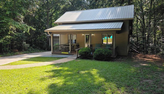 House in 3-acre woods, YMCA walkable, Hartwell 2 min, lake 10 min, Opal Retreat