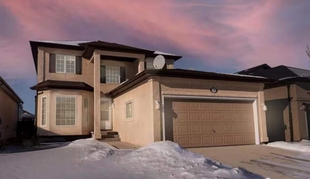 House in Winnipeg's Prime Neighbourhood