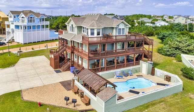 House with central AC, private Pool, washer/dryer, & pool table