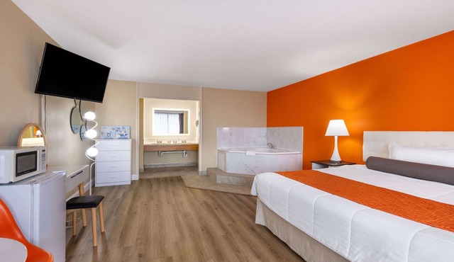 Howard Johnson Hotel & Conference Center by Wyndham Salem