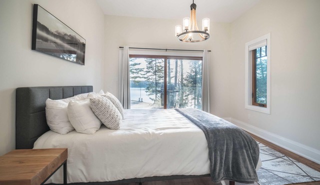 Huntsville Lakefront Luxury Cottage Retreat