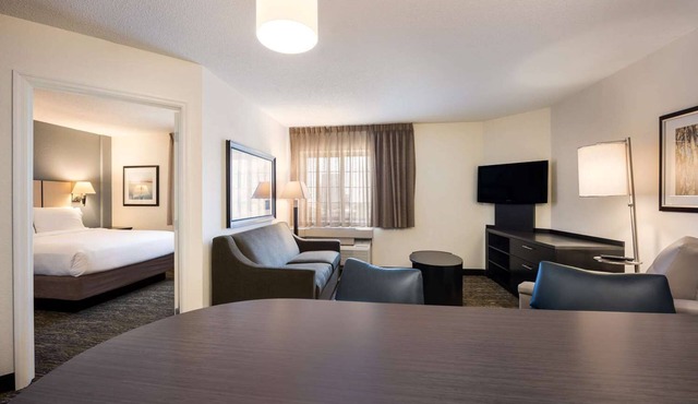 Ideal for Extended Stay: Four 1BR Suites w/Full Kitchen, Near Local Attractions